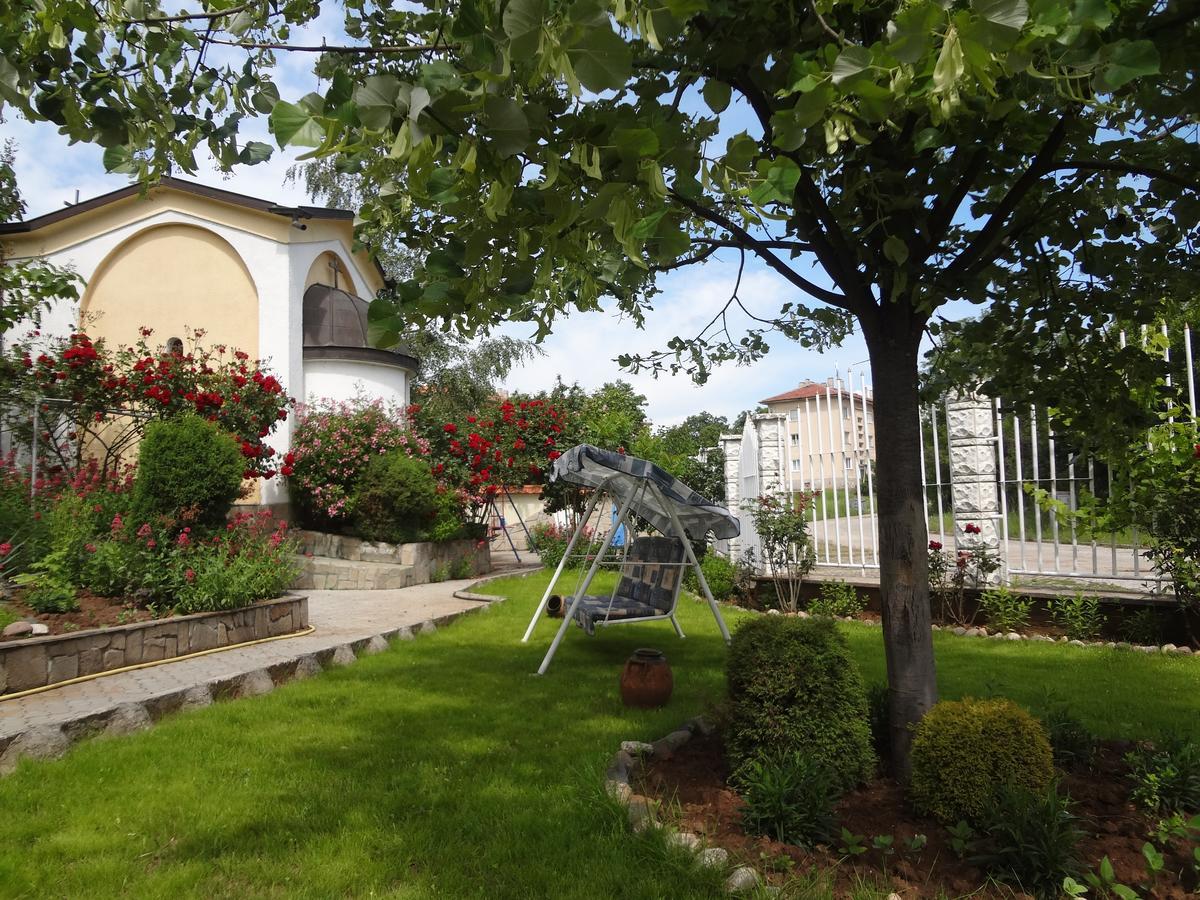 Paradise Hotel Madzharovo Exterior photo