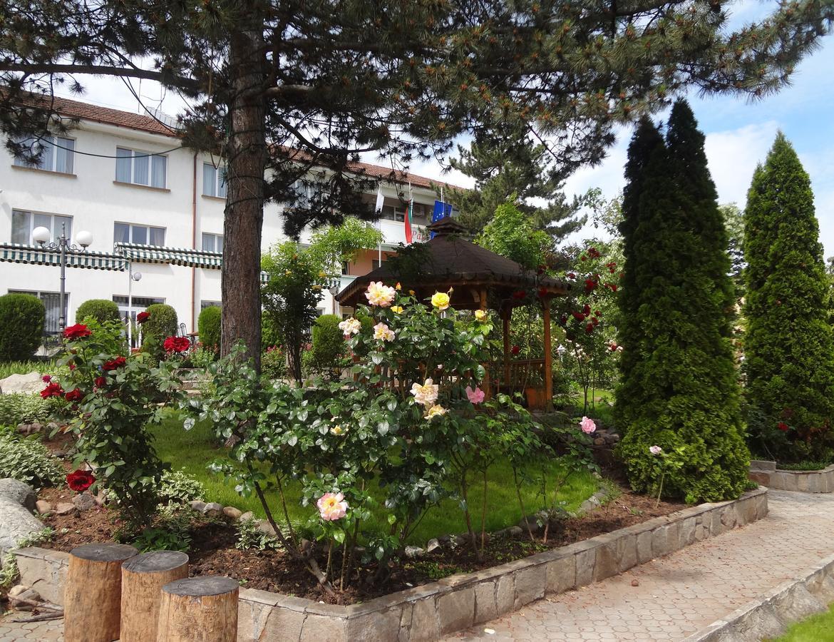Paradise Hotel Madzharovo Exterior photo