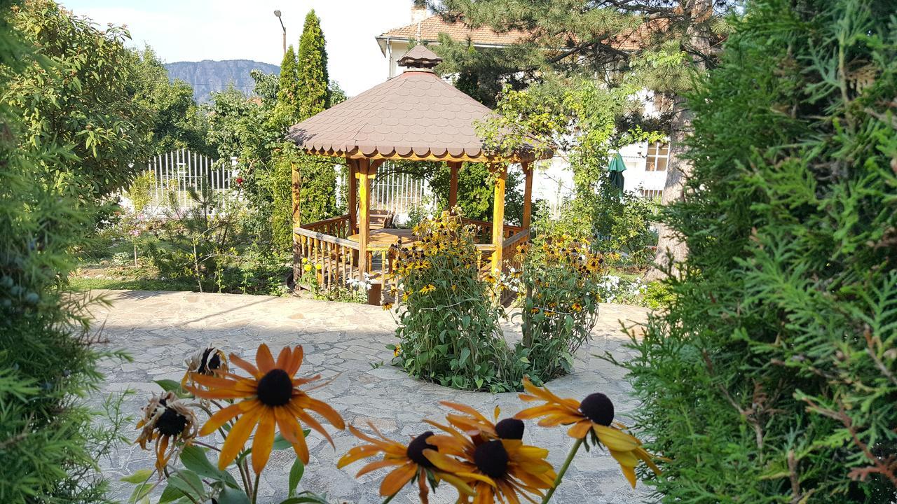 Paradise Hotel Madzharovo Exterior photo