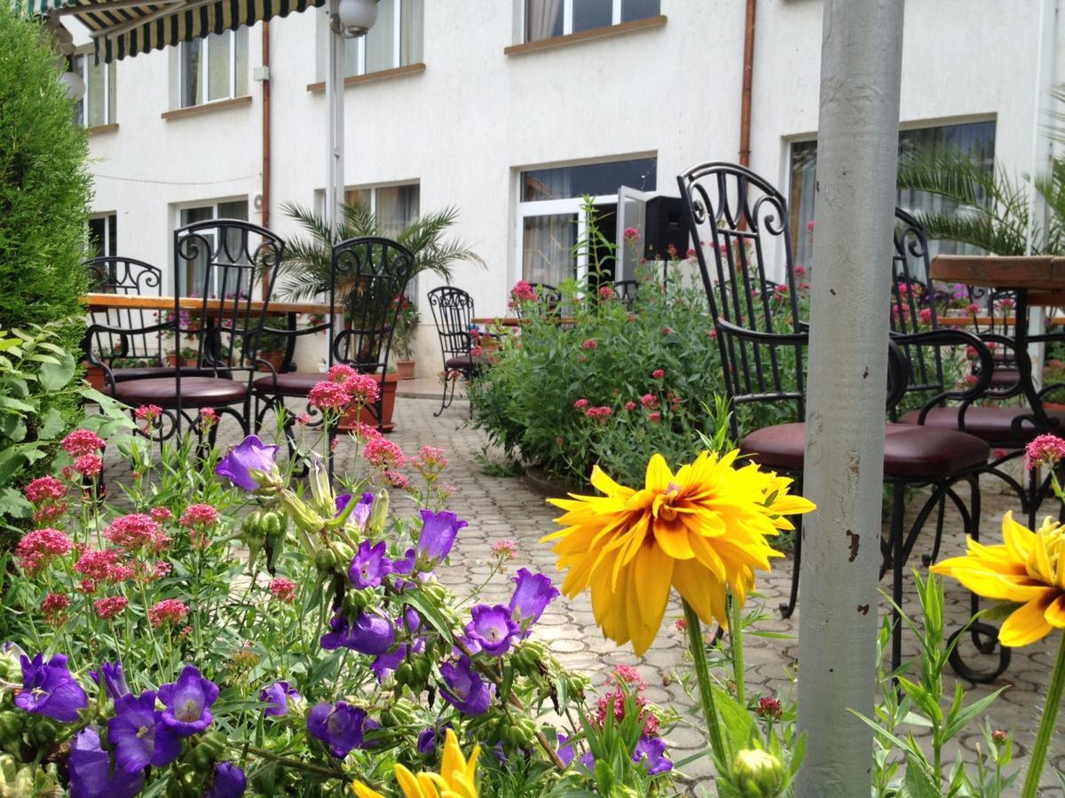 Paradise Hotel Madzharovo Exterior photo
